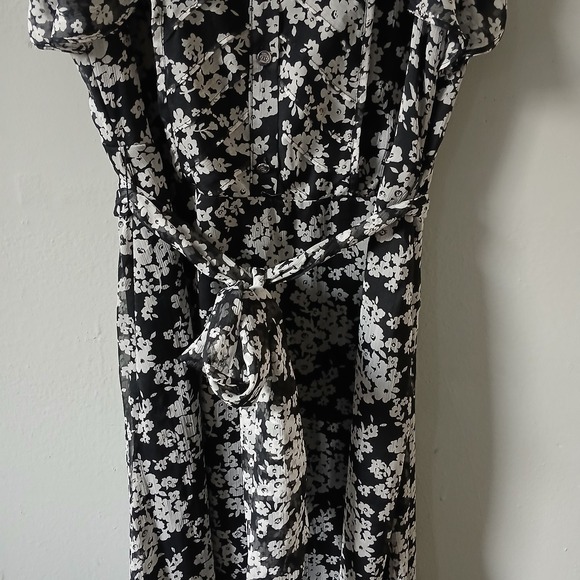 Lauren Ralph Lauren Women's Size 6 Maxi Dress Flutter Sleeve Floral Ruffle Hem - Picture 3 of 16